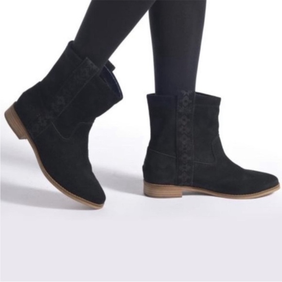 TOMS Laurel Black Suede Ankle Booties size 7.5 - Picture 1 of 9